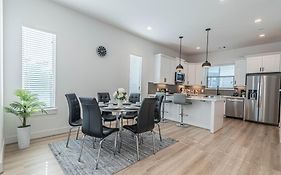 Luxury Charming 3Br 3Bath Free Wi-Fi 8 Guests, Gated Home, Houston Downtown